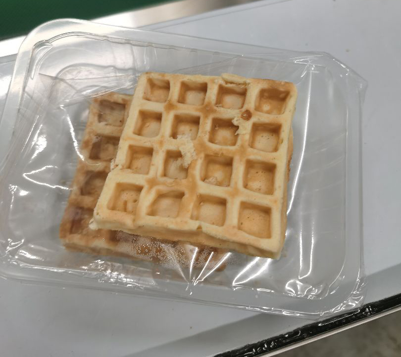 Сервоприводная упаковочная машина горизонтального типа MAGIKON-250AGXS для упаковки венских вафель Сервоприводная упаковочная машина горизонтального типа MAGIKON-250AGXS для упаковки венских вафель